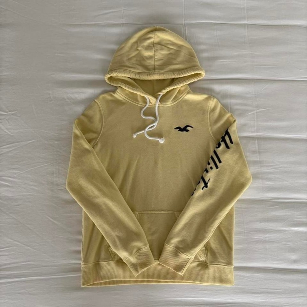 Hollister California Butter/Yellow Colored hoodie "Hollister" text on sleeve